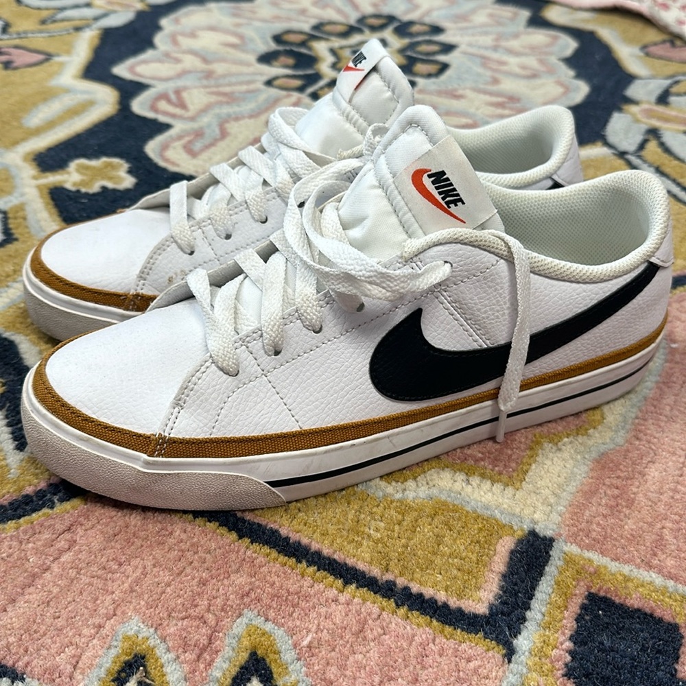 Nike sneakers like new.